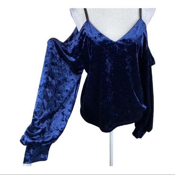 NWT. Romeo & Juliet Couture BOHO Blouse. Size M. - Picture 8 of 12